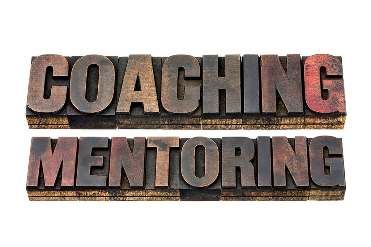 Coaching czy Mentoring? Klucze do Twojego Rozwoju